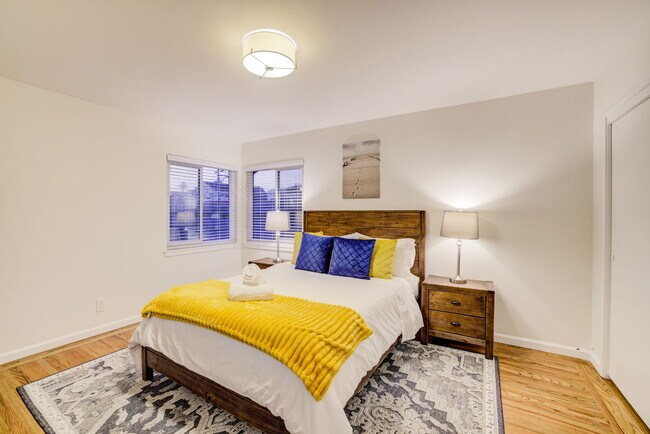 Building Photo - 672 Baden Ave