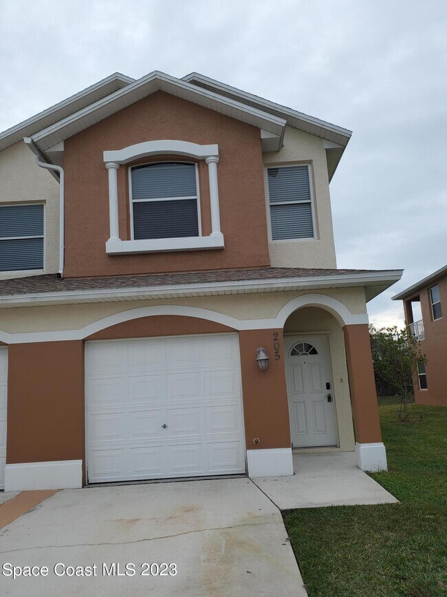 Building Photo - 1045 Venetian Dr