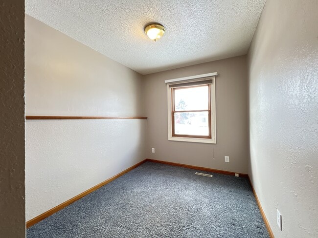 Building Photo - 2388 Martin Dr