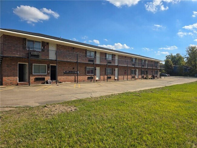 Building Photo - 2308 Savannah St