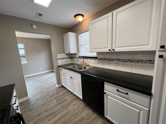 Building Photo - 11710 Stone Bridge Dr