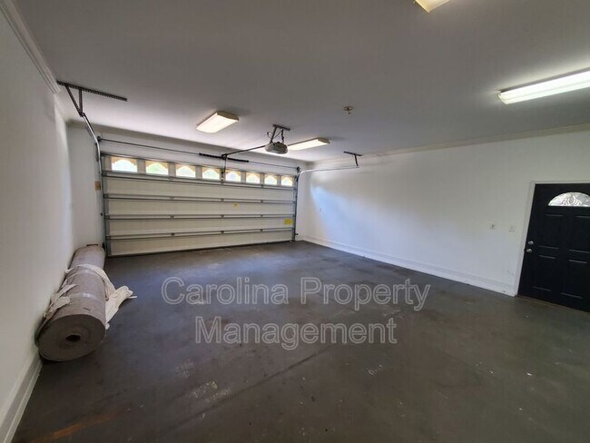 Building Photo - 2545 Rea Rd