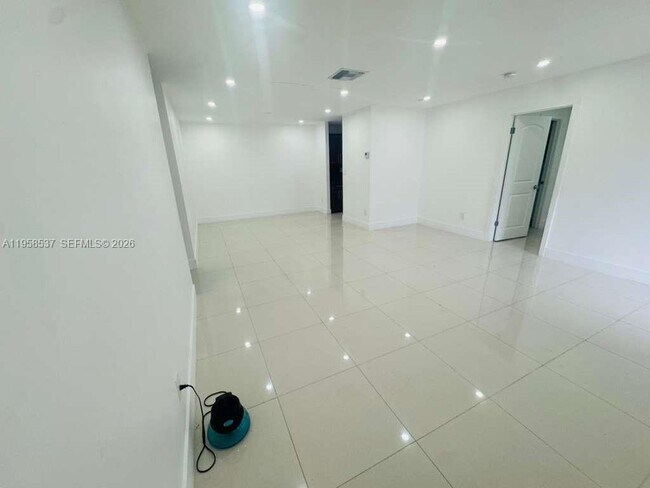 Building Photo - 5114 SW 133rd Ct Dr