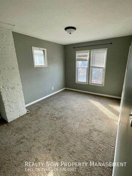 Building Photo - 1335 W 61st St