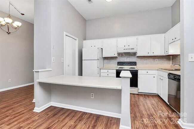 Building Photo - 7530 Pebblestone Dr