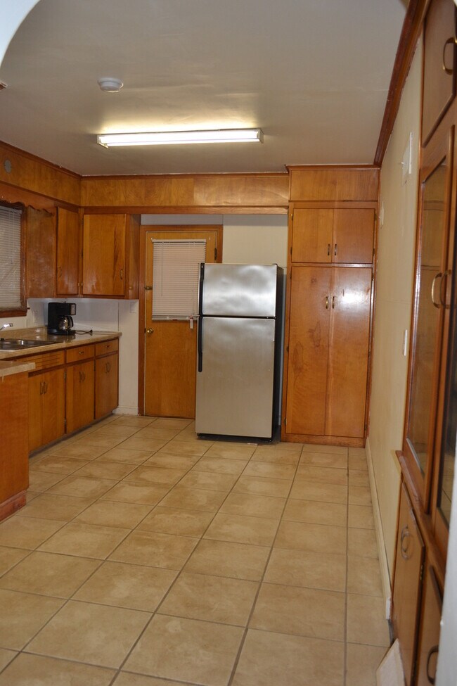 Building Photo - Court St Duplex