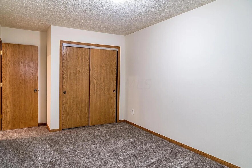 Building Photo - 6388 Dummerston Ct