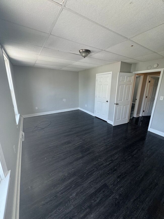 Building Photo - Spacious 2 Bedroom Home Located in York Ci...