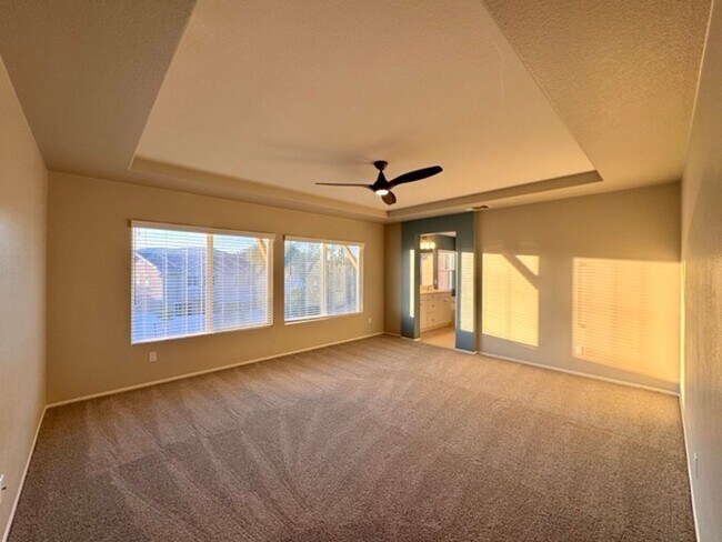 Building Photo - Beautiful 4 bedroom two story house with RV parking for LEASE in Murrieta!