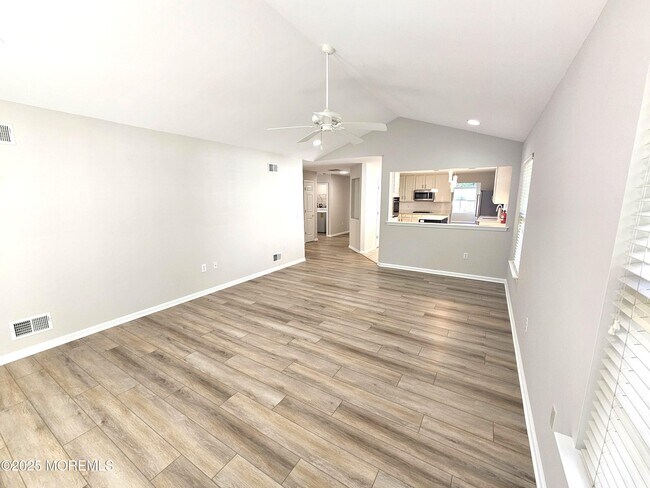 Building Photo - 63 Skyline Dr