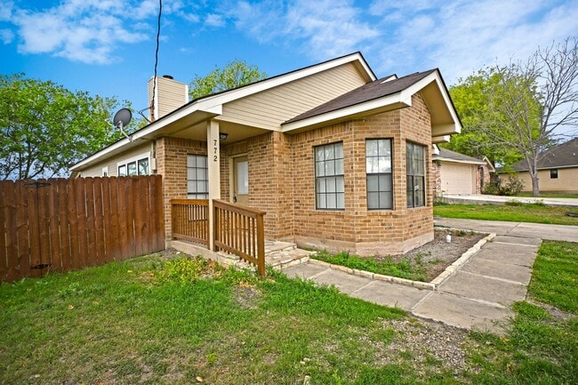 Building Photo - 772 Vista Pkwy