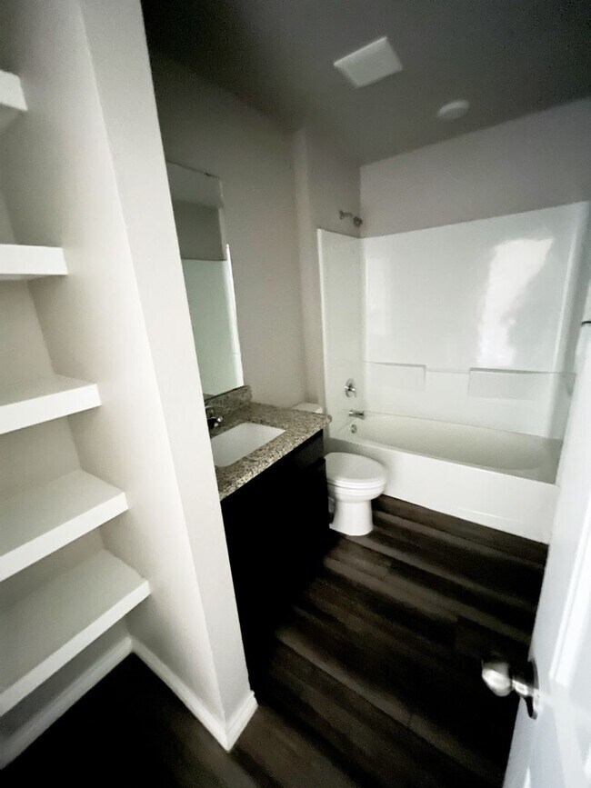 Building Photo - Half off deposit for OCTOBER