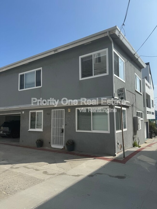 Building Photo - 713 Venice Ct.