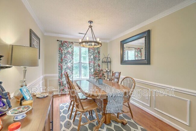 Building Photo - 2318 N England Ct