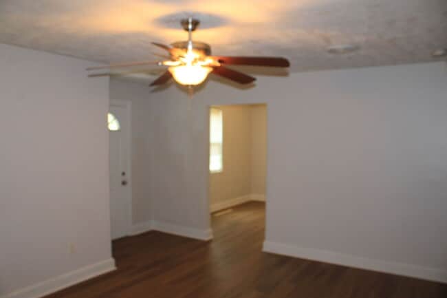 Building Photo - Midtown Rental 2 Bed 1 Bath