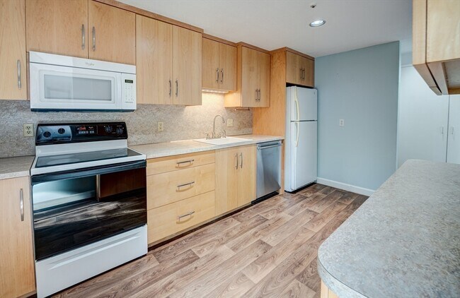 Building Photo - 522 Tumbling Hawk