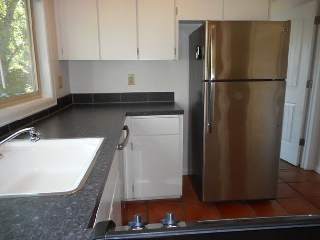 Building Photo - Beautiful single story ranch style home on cul-de-sac!