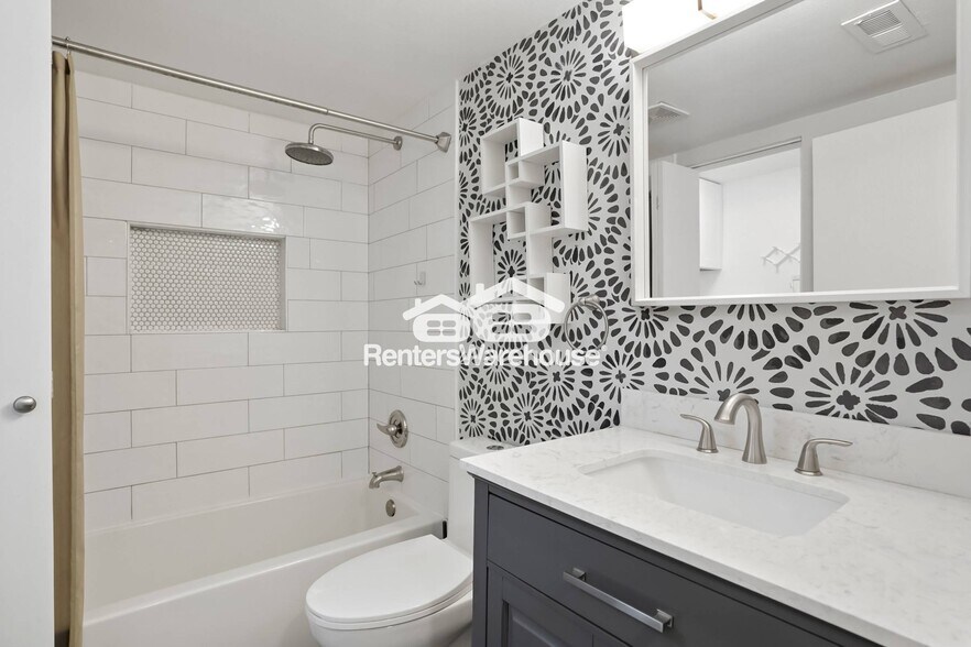 Building Photo - 8225 Fairmount Dr