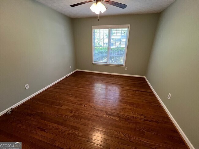Building Photo - 300 Wisteria Way