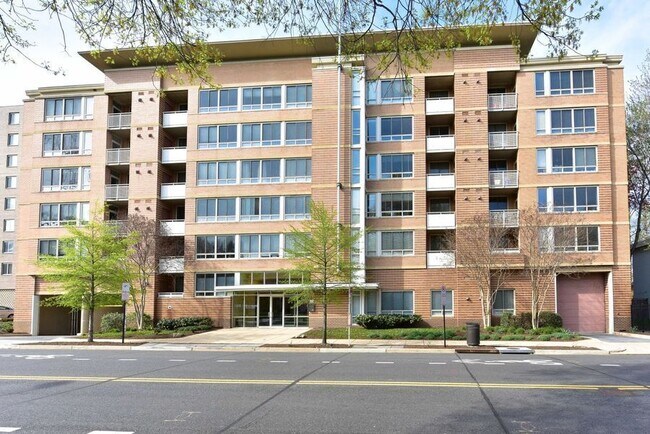 Building Photo - 355 I St SW