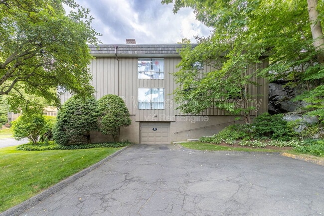 Building Photo - 102 Ledgebrook Dr