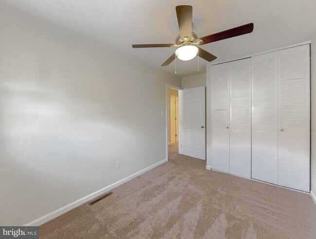 Building Photo - 11859 Oak Manor Dr