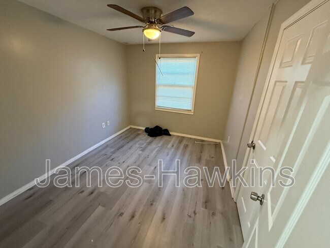 Building Photo - 3534 Farwood Dr