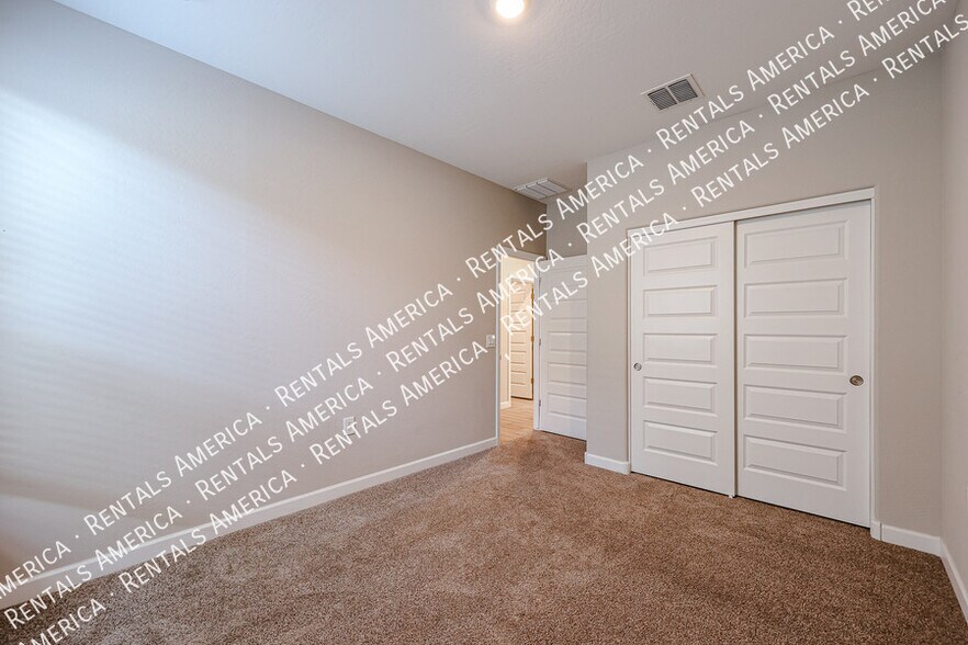 Building Photo - 8845 S 165th Ave