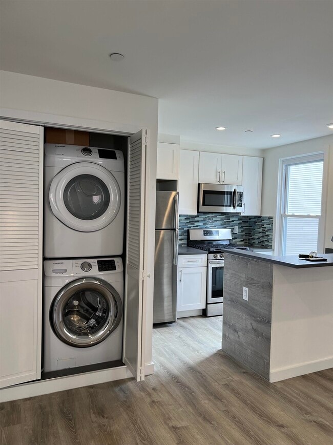 Building Photo - 349 9th St