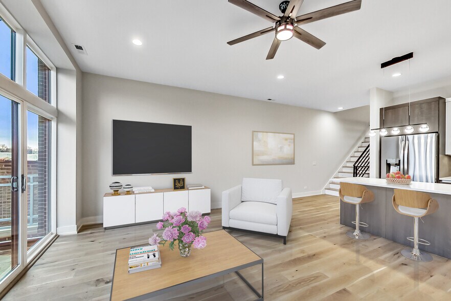 Building Photo - 1042 S Oakley Blvd