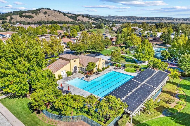 Building Photo - 2490 Muirfield Way