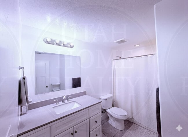 Building Photo - 441 E 260 N