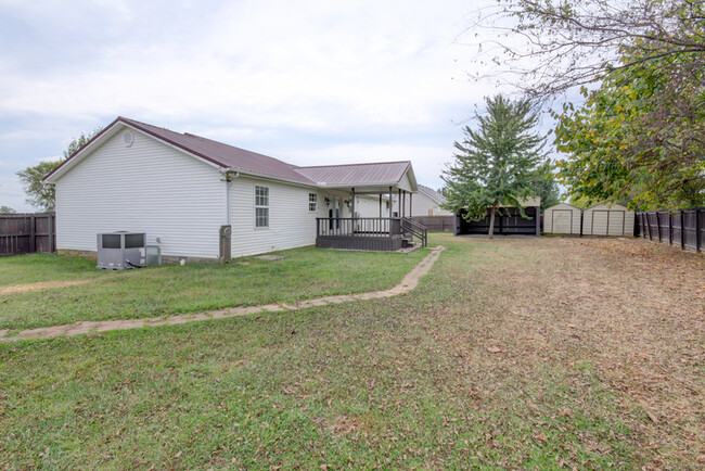 Building Photo - 16 Winding Oaks