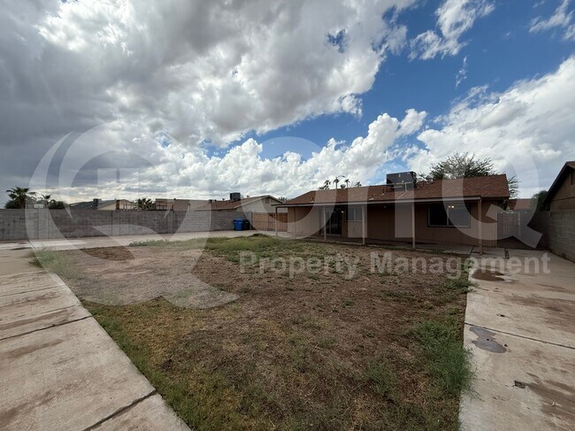 Building Photo - 329 N 69th Ave
