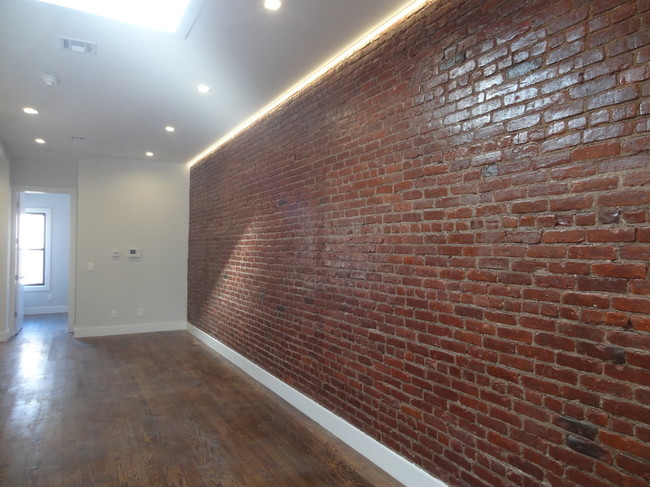Building Photo - 5823 Myrtle Ave