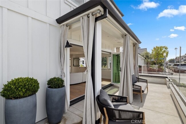 Building Photo - 300 Coral Ave