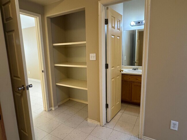 Building Photo - 4502 Llano Rd