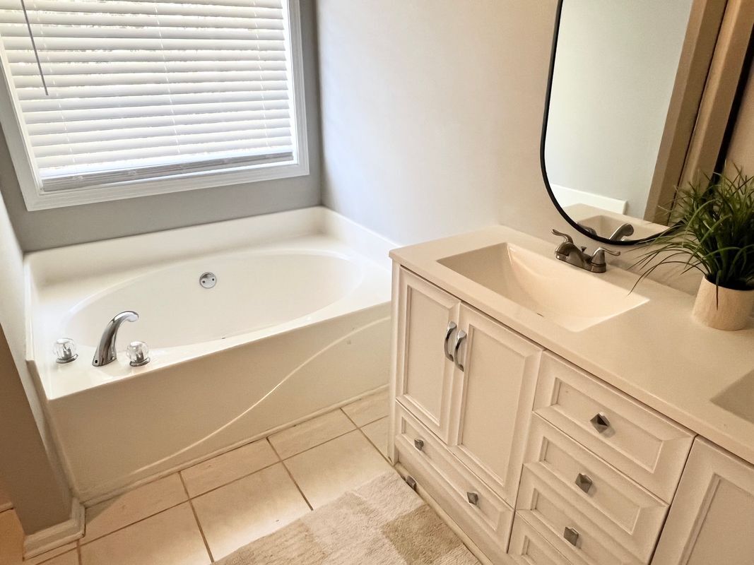 Building Photo - 225 Lee Ct