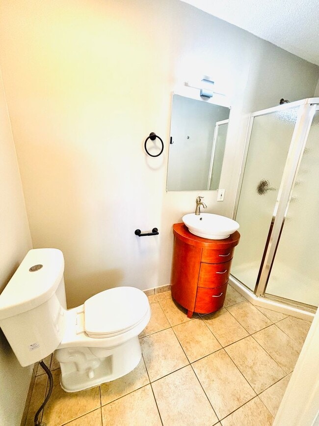 Building Photo - Newly Updated In Prime Apple Valley Neighborhood