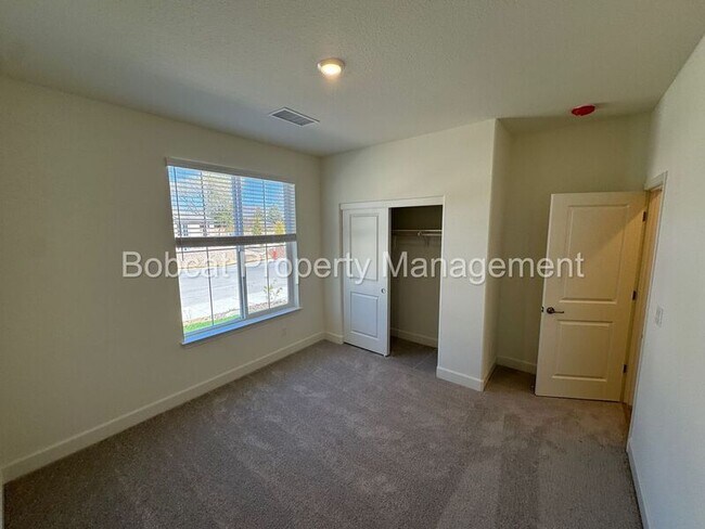 Building Photo - 837 Bravestone Ave