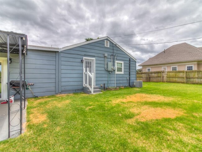 Building Photo - 621 N 16th St