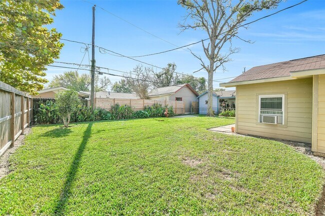 Building Photo - 6343 Clemson St