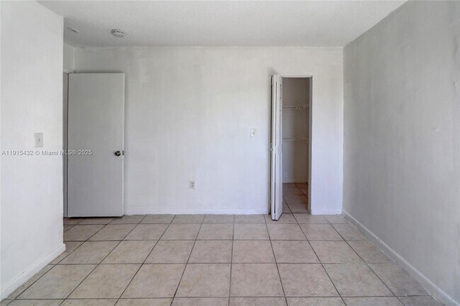 Building Photo - 11905 NE 2nd Ave