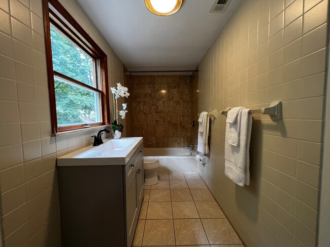 Building Photo - 56 Grandview Pl