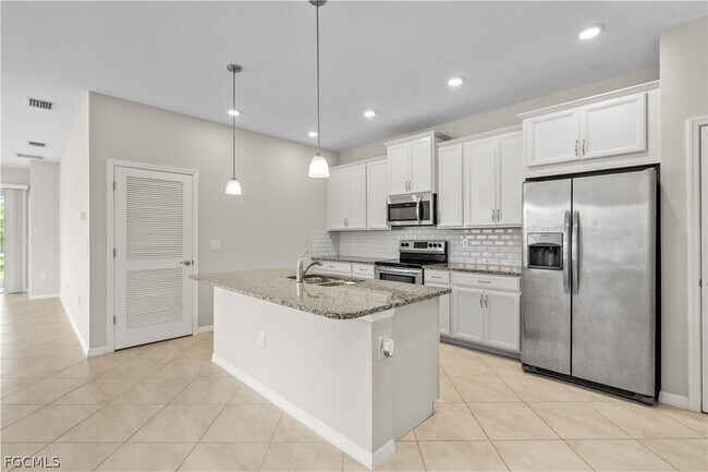 Building Photo - 4443 Dutchess Park Rd