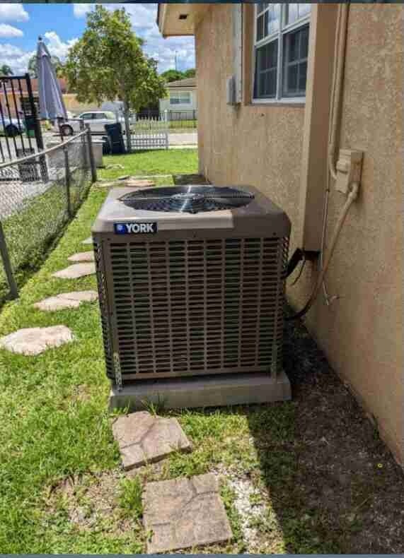 Building Photo - 60 W 60th St