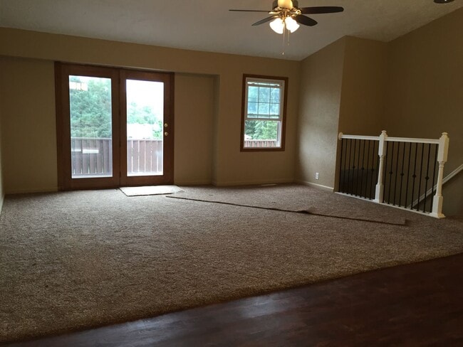 Building Photo - 105 Duesenberg Dr