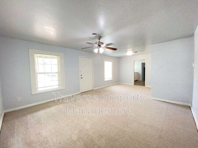 Building Photo - 5321 Locke Ave