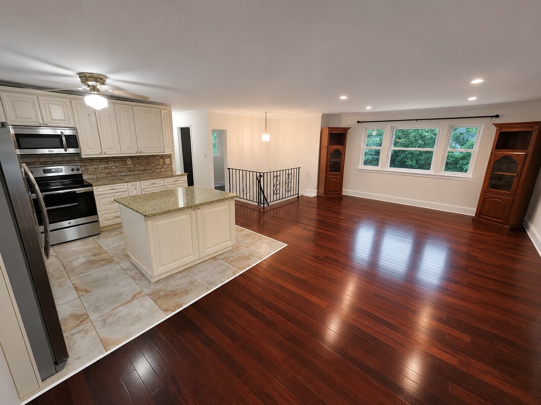 Building Photo - 1510 Pine Acres Blvd
