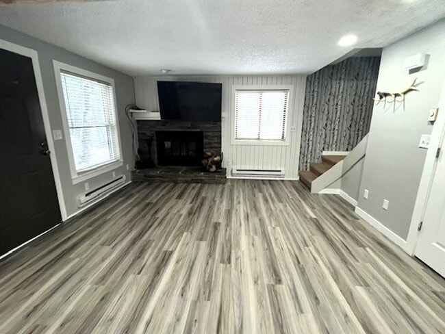 Building Photo - Long Term Rental- Creekside Condominiums #20C - UNFURNISHED